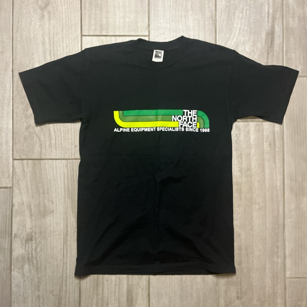 2012 The North Face shirt size small